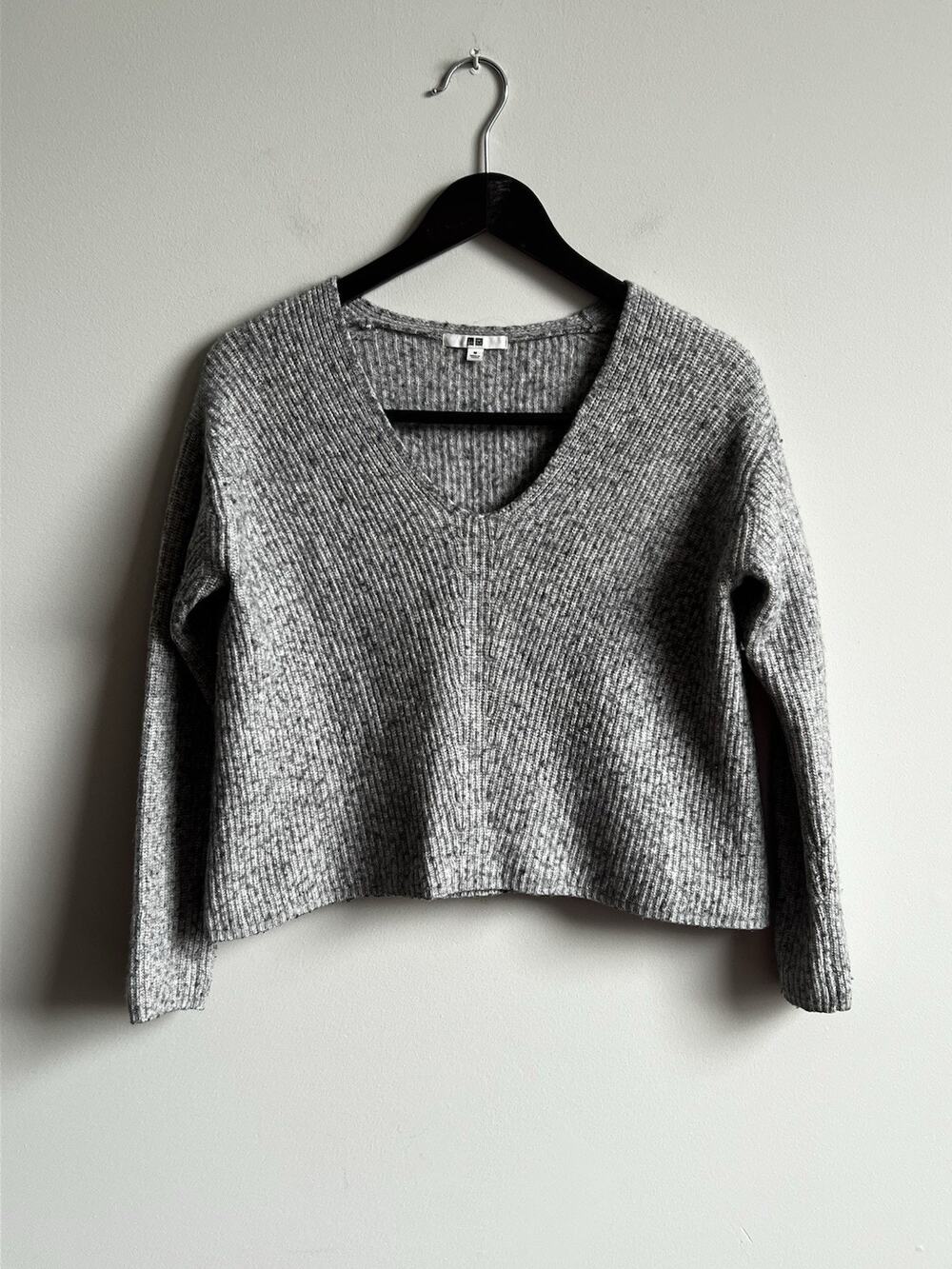 UNIQLO Sweater Cropped Wool Cashmere Gray V-Neck Ribbed M